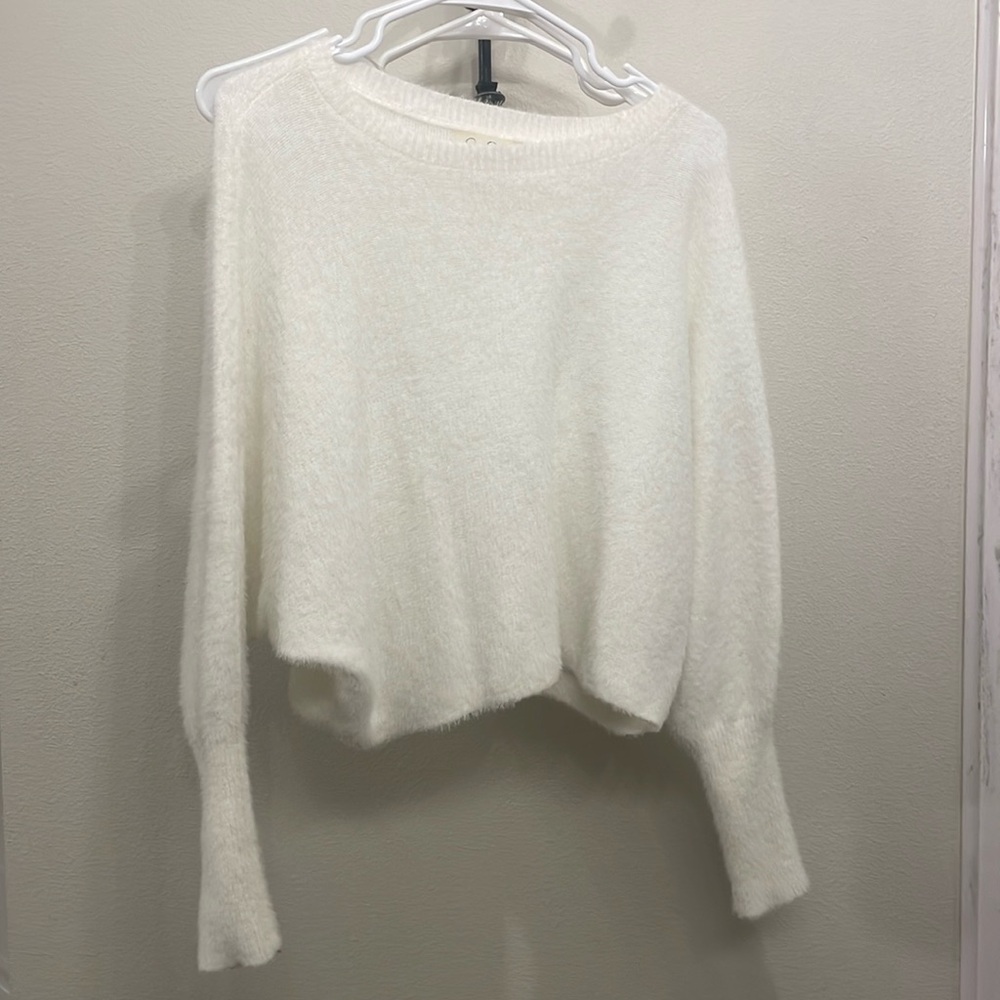 Croped white sweater